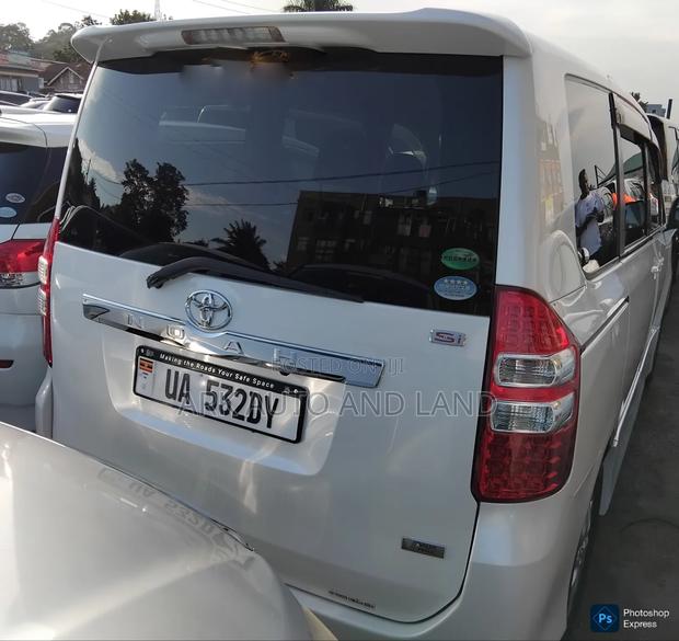 Toyota Noah 2012 White
