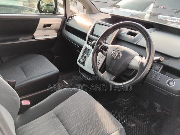 Toyota Noah 2012 White