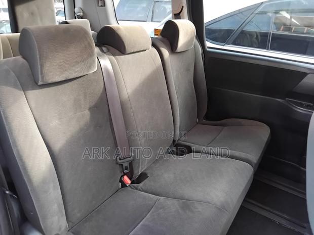Toyota Noah 2013 Silver