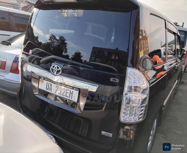 Toyota Noah 2012 Purple