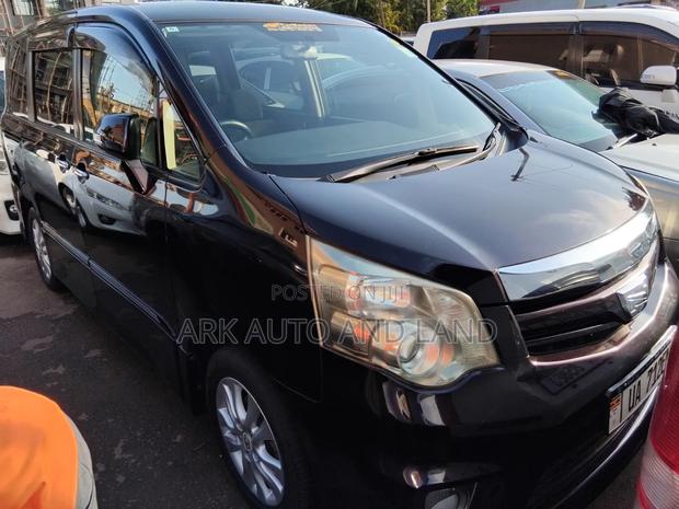 Toyota Noah 2012 Purple