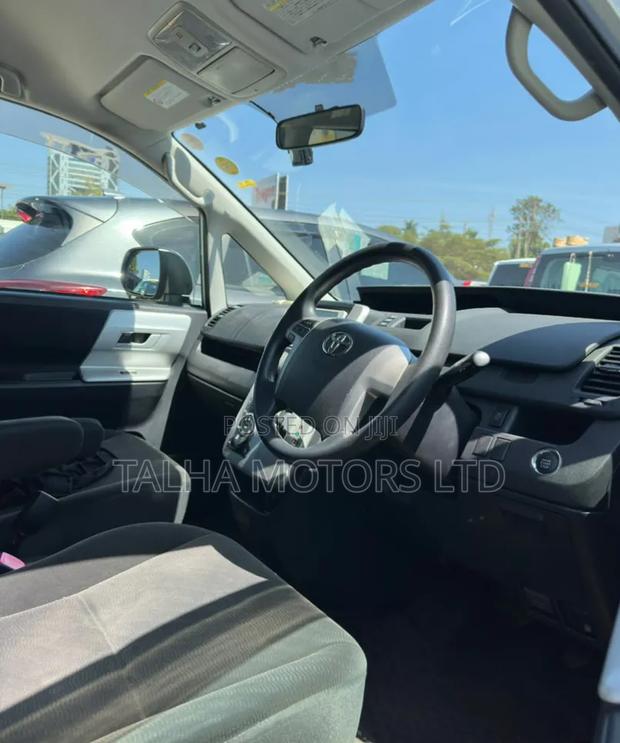 Toyota Noah 2013 Silver