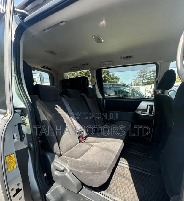 Toyota Noah 2013 Silver