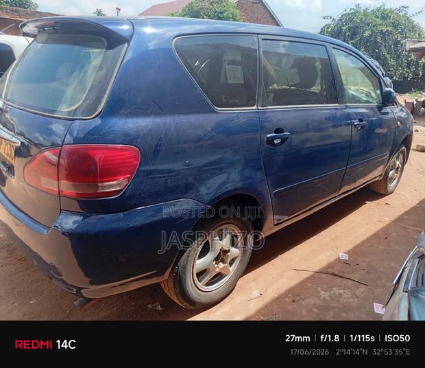 Toyota Ipsum 2000 Blue