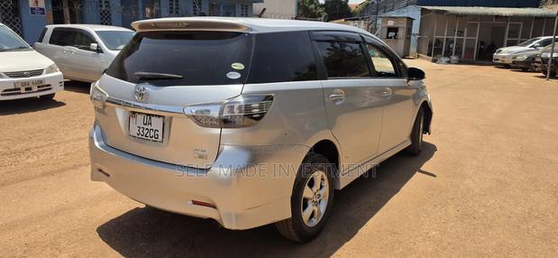 Toyota Wish 2013 Silver