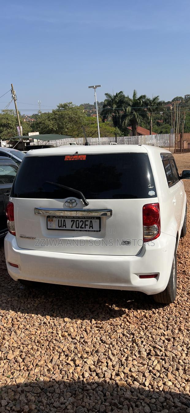 Toyota Corolla Rumion Hatchback 1.8 AWD 2010 White