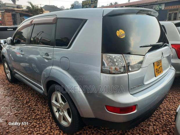 Mitsubishi Outlander 2010 Silver