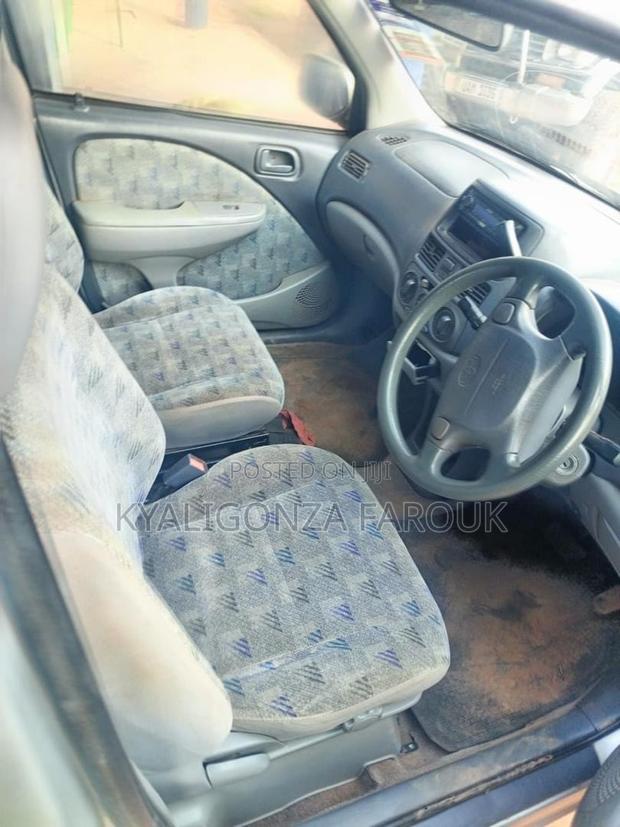 Toyota Raum 2002 Gray
