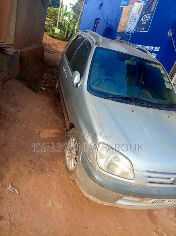Toyota Raum 2002 Gray