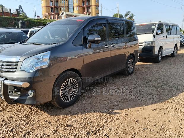 Toyota Noah 2011 Gray