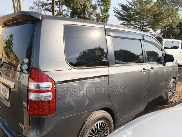 Toyota Noah 2011 Gray