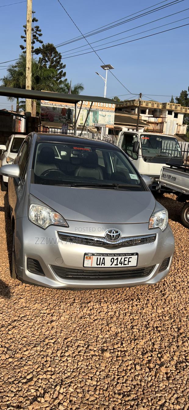 Toyota Ractis 1.5 AWD 2013 Silver