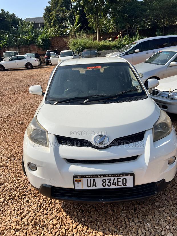 Toyota IST 2011 White