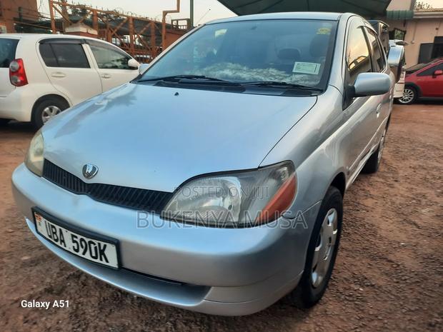 Toyota Platz 2005 Silver