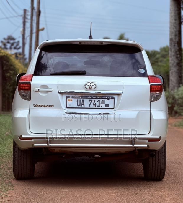 Toyota Vanguard 2011 White