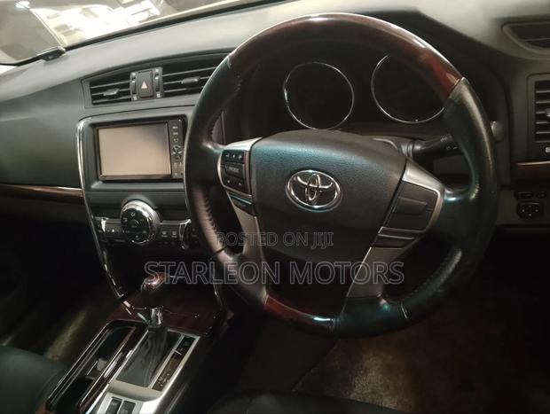 Toyota Mark X 2011 Gold