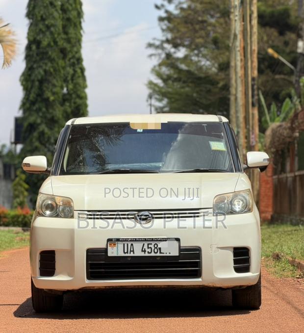 Toyota Corolla Rumion 2009 White