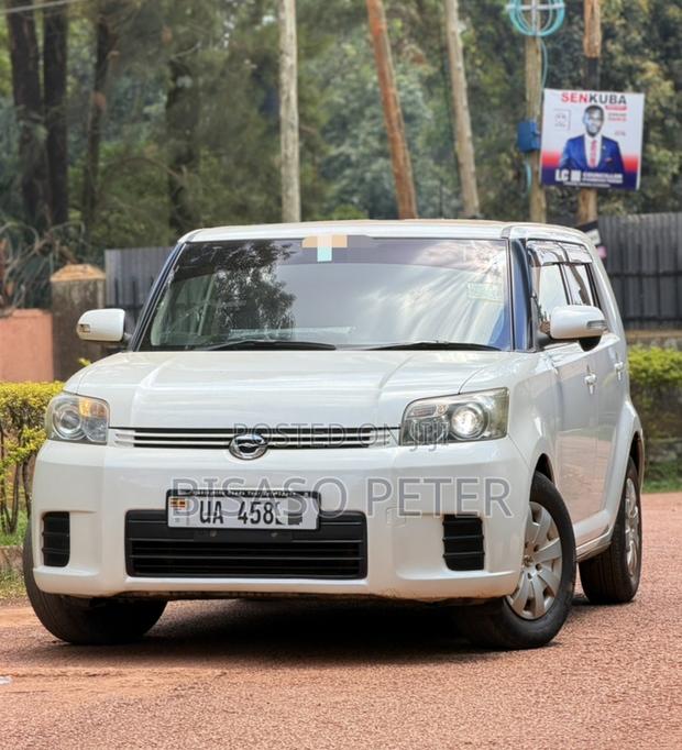 Toyota Corolla Rumion 2009 White