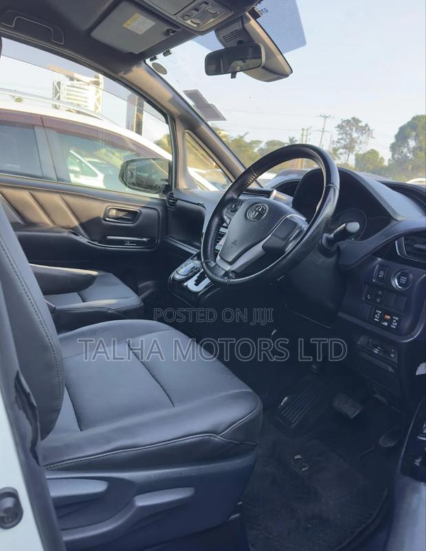 Toyota Noah 2017 White