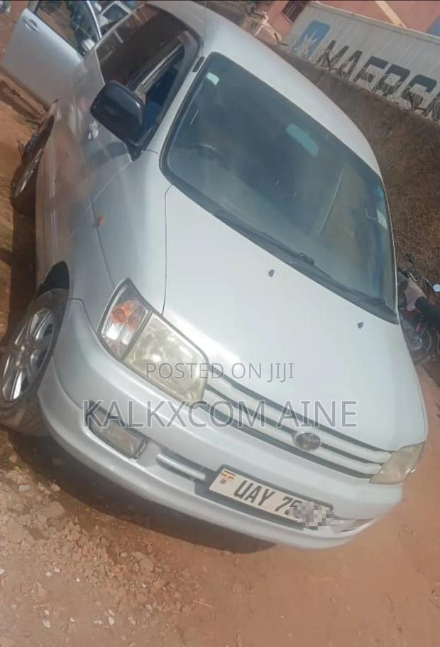 Toyota Noah 2001 White