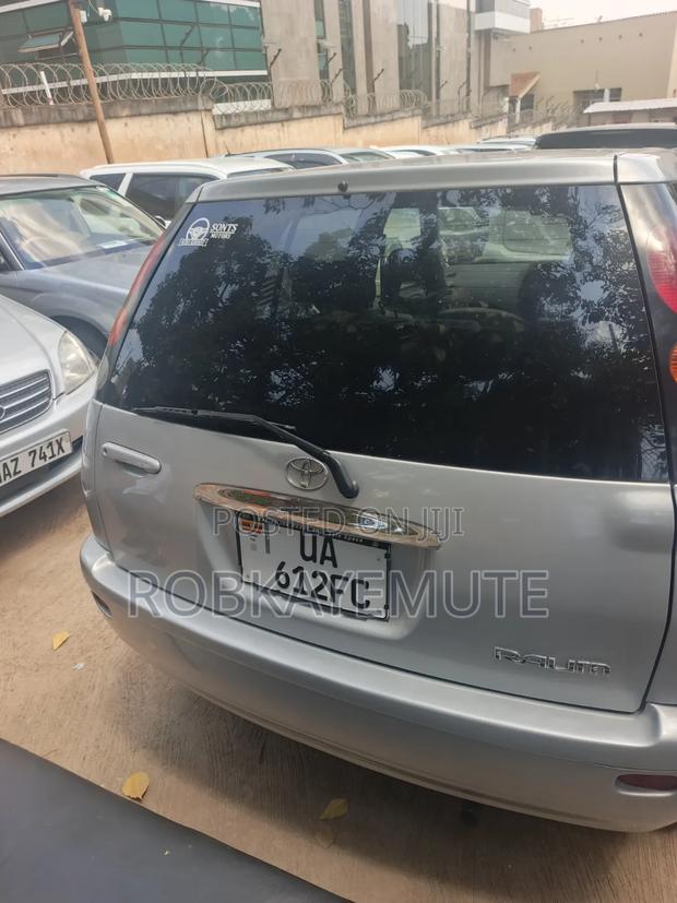 Toyota Raum 1999 Silver