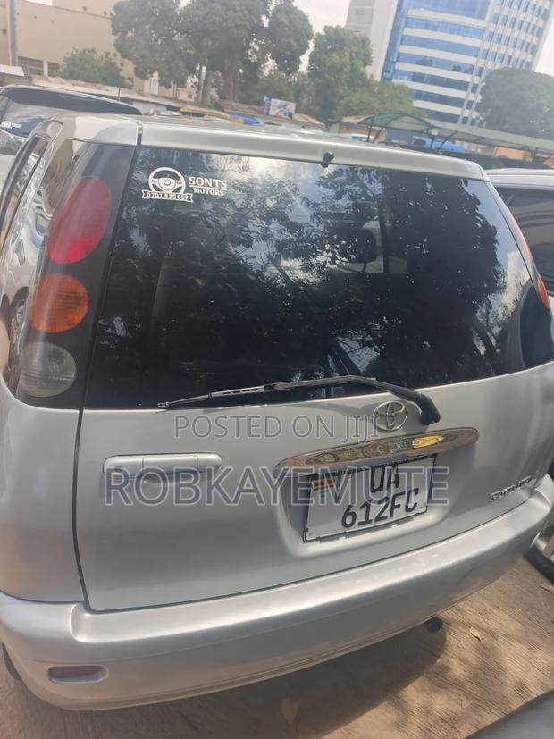 Toyota Raum 1999 Silver