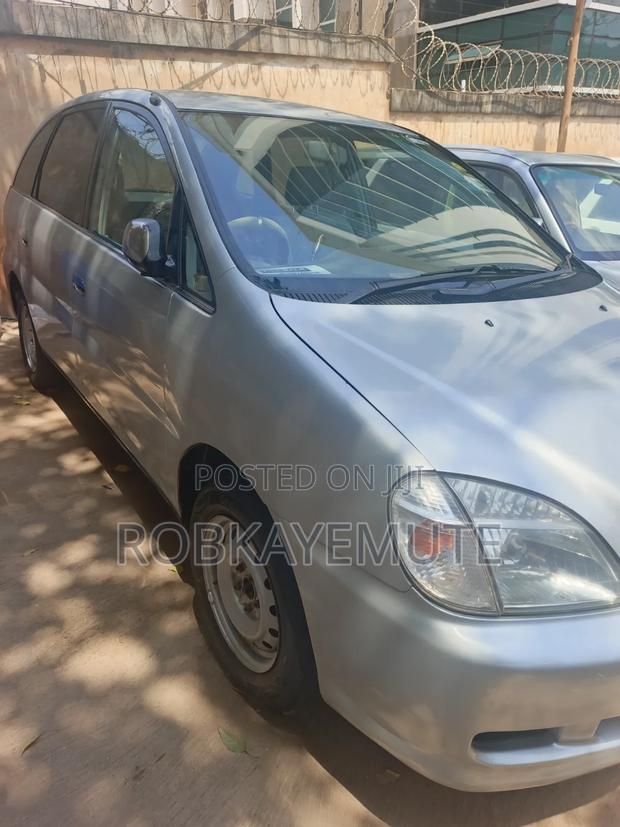 Toyota Nadia 2000 Silver