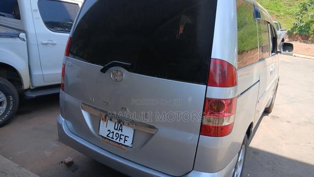 Toyota Noah 2004 Silver