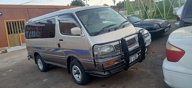 Toyota Grand HiAce 2000 Silver