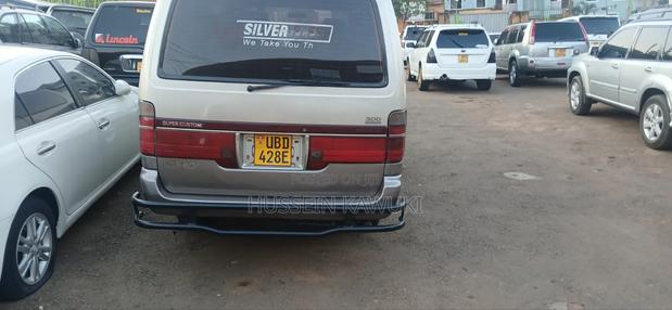 Toyota Grand HiAce 2000 Silver
