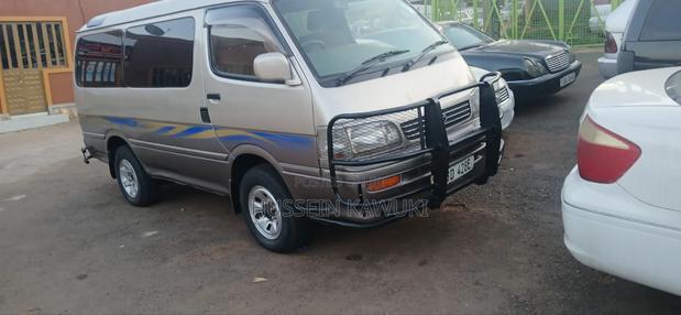 Toyota Grand HiAce 2000 Silver