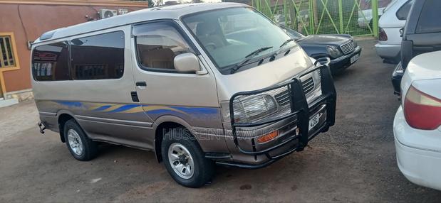 Toyota Grand HiAce 2000 Silver