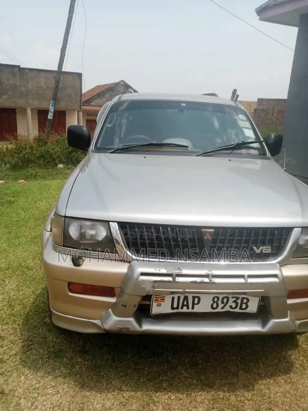 Mitsubishi Challenger 1998 Gray