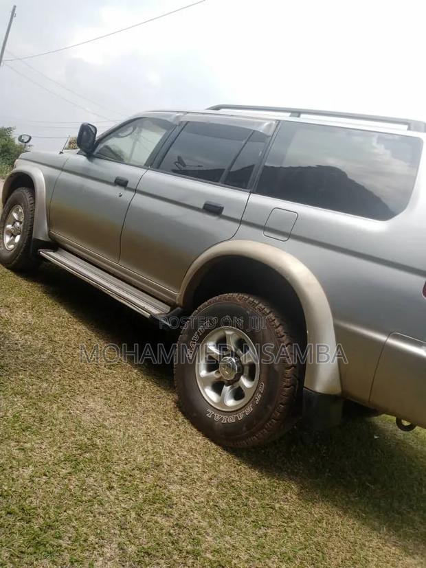 Mitsubishi Challenger 1998 Gray
