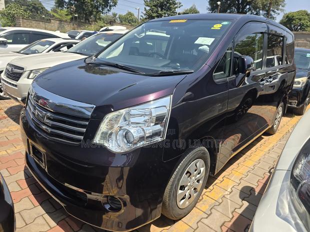 Toyota Noah 2013 Burgundy