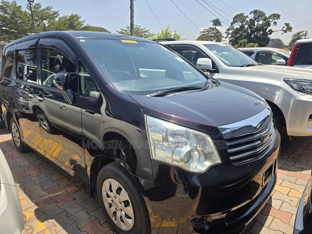 Toyota Noah 2013 Burgundy