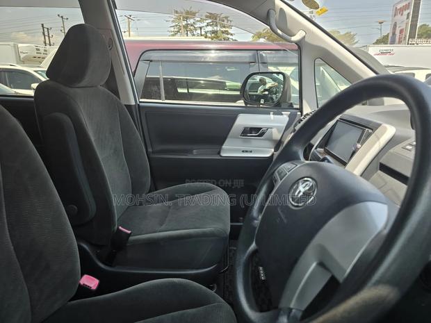 Toyota Noah 2013 Silver