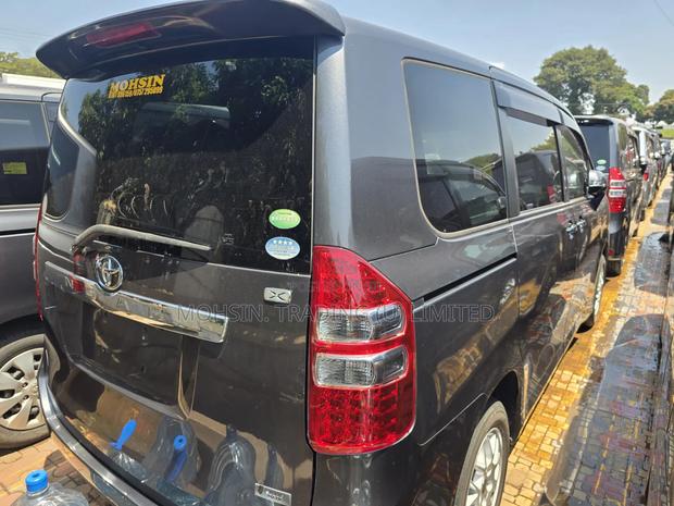 Toyota Noah 2013 Gray