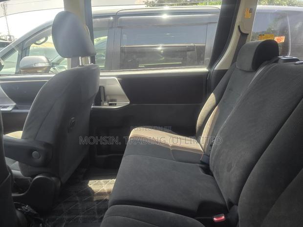 Toyota Noah 2013 Gray
