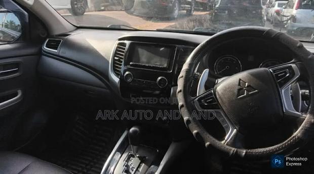 Mitsubishi L200 2010 Black