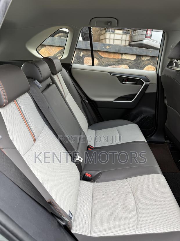 Toyota RAV4 Adventure 2021 Green