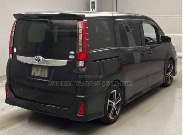 Toyota Noah 2014 Black