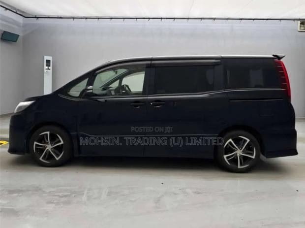 Toyota Noah 2014 Black