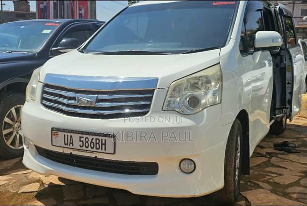 Toyota Noah 2011 White