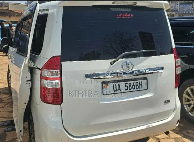 Toyota Noah 2011 White