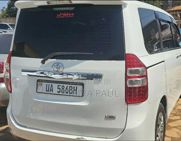 Toyota Noah 2011 White
