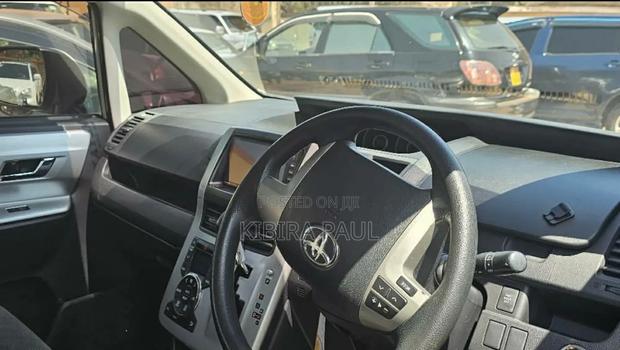 Toyota Noah 2011 White
