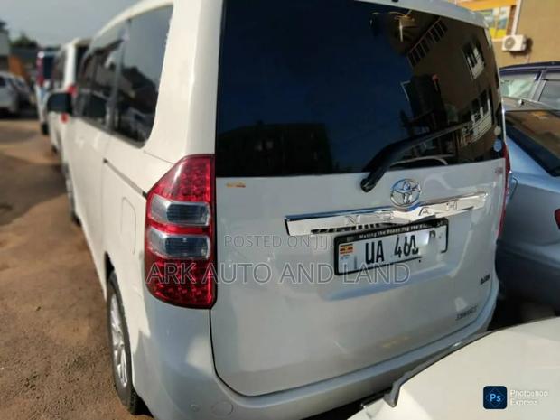 Toyota Noah 2012 White
