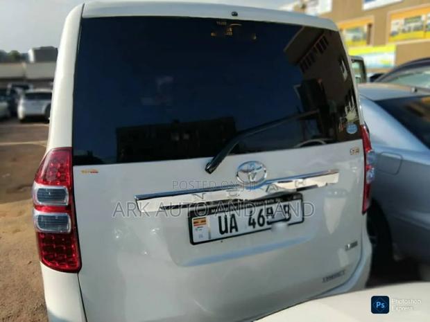 Toyota Noah 2012 White