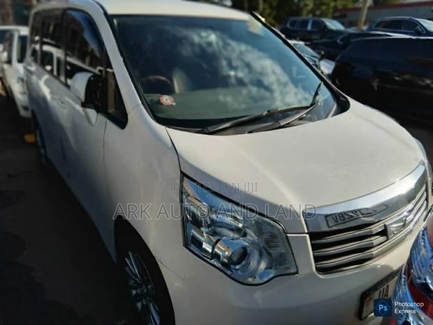 Toyota Noah 2012 White